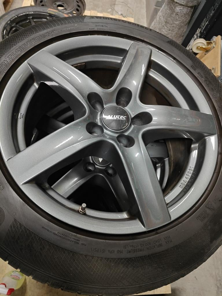 Winterbanden Continental 235/55 R18 op Alutec velgen en TPMS, Auto-onderdelen, Banden en Velgen, Ophalen
