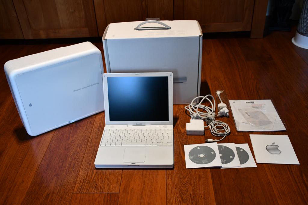 Vintage Apple iBook G4 12 Inch A1133 2005 OS X Boxed, Ophalen, Apple