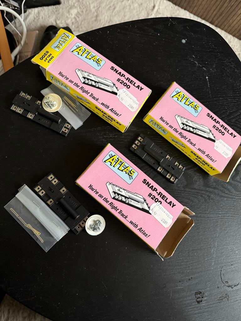 3x Atlas Snap Relay #200 - Modelspoorweg, Hobby en Vrije tijd, Modeltreinen | H0, Overige merken, Gebruikt, Gelijkstroom, Rails