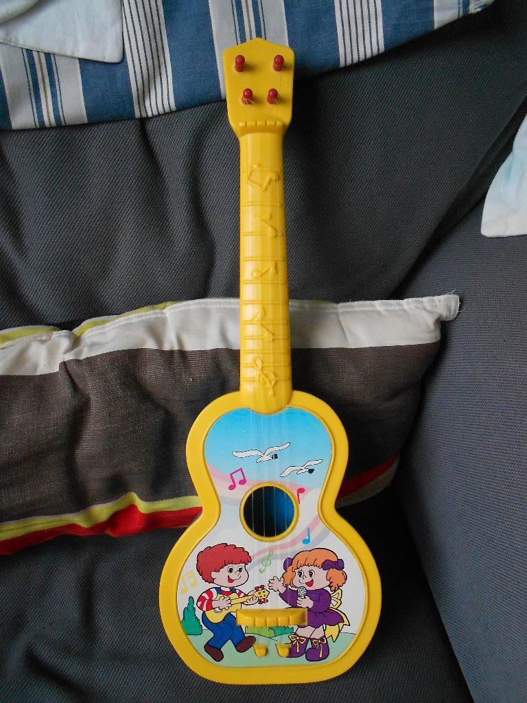 plastic kinder gitaartje Redbox 1987, Kinderen en Baby's, Ophalen, Gebruikt
