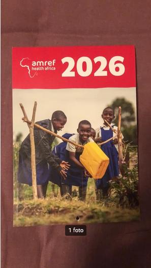 Amref Health Africa kalender 2026 + Memoblok (nieuw), Diversen, Kalenders, Ophalen of Verzenden, Maandkalender, Nieuw