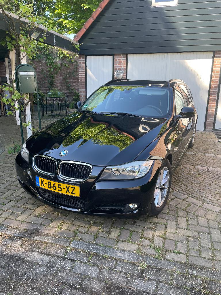 BMW 3-Serie 2.0 318 I Touring 2012 Zwart, Auto's, Euro 5, Zwart, Zwart, Handgeschakeld