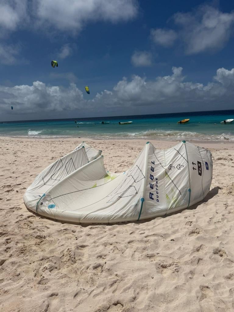 Duotone Rebel SLS 9m2 2025 met clickbar, Watersport en Boten, Kitesurfen, Gebruikt, 9 m², Geen board, Ophalen of Verzenden