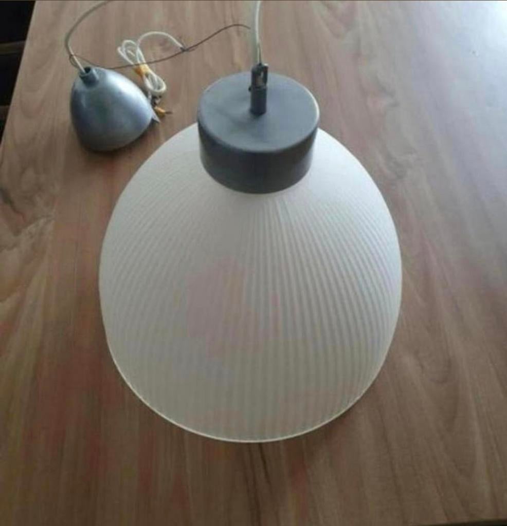 Vintage hanglamp met geribbeld glazen kap, Ophalen, Gebruikt, 50 tot 75 cm, Vintage