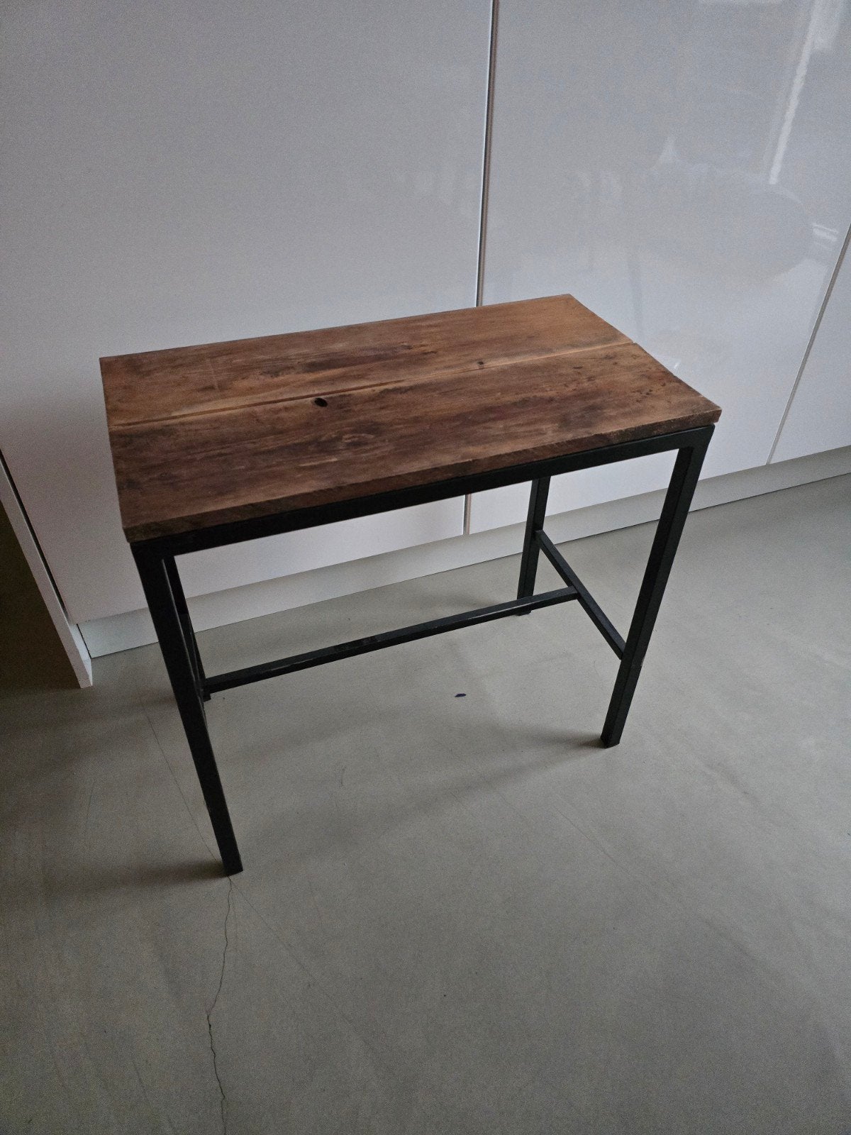 leuk bijzet tafeltje met stalen poot, Ophalen, 25 tot 50 cm, Rond, 50 tot 100 cm