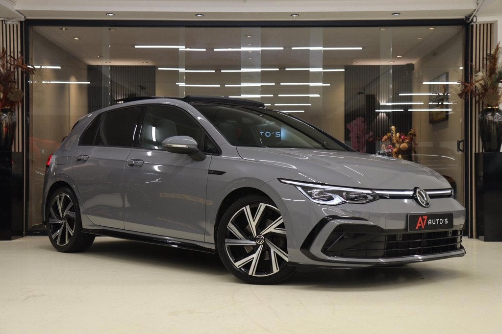 Volkswagen Golf 1.5 eTSI R-Line PANO/CAM/CARPLAY/KEYLES/IQ/A, Stof, Euro 6, Bedrijf, 131 pk