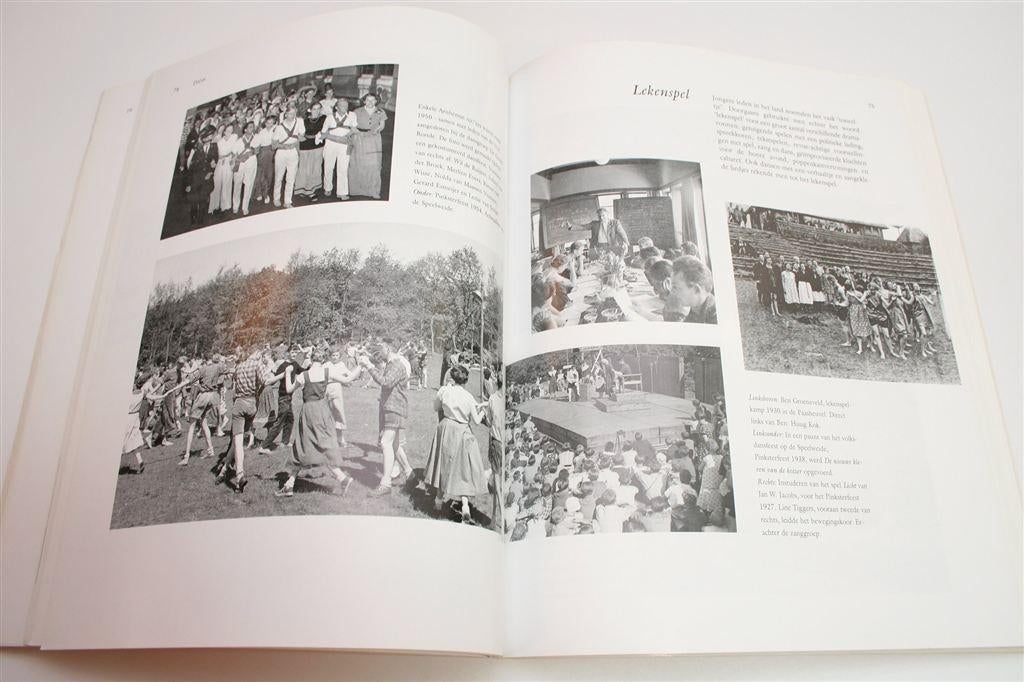 Achter Onze Bonte Vaan — Fotoboek van de AJC [1918-1959], Ophalen of Verzenden, Gelezen