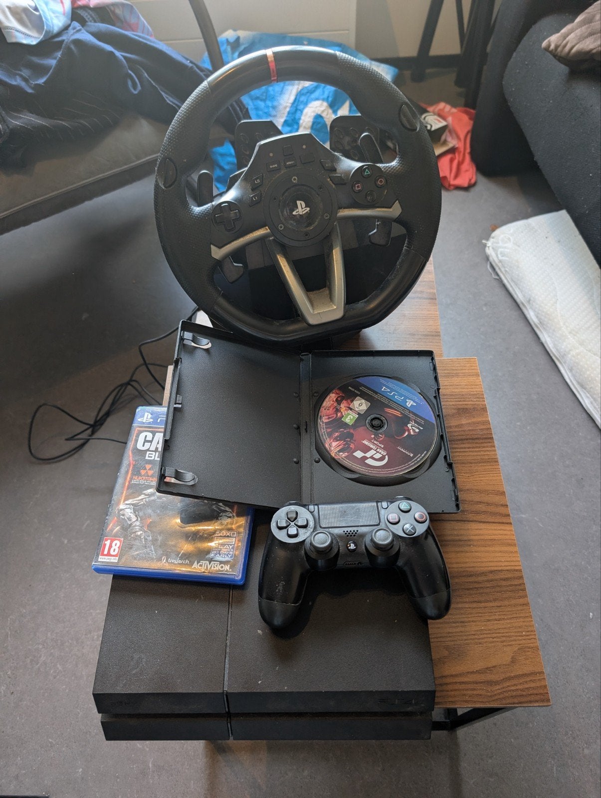PlayStation 4 Compleet met Controller, Games en F1 Stuur, Gebruikt, Ophalen of Verzenden, Met harde schijf, Met 1 controller