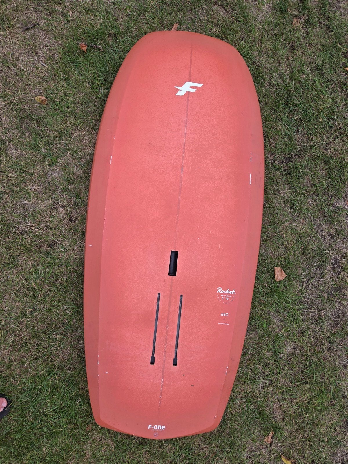 F-One Rocket Wing Foil Board 5'10" - 110 liter, Ophalen, Gebruikt, Wingsurf-board