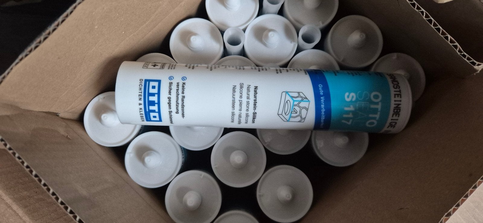 20 tubes natuursteen siliconenkit kit nieuw in doos, Doe-het-zelf en Verbouw, Overige materialen, Nieuw, Minder dan 5 m², Ophalen