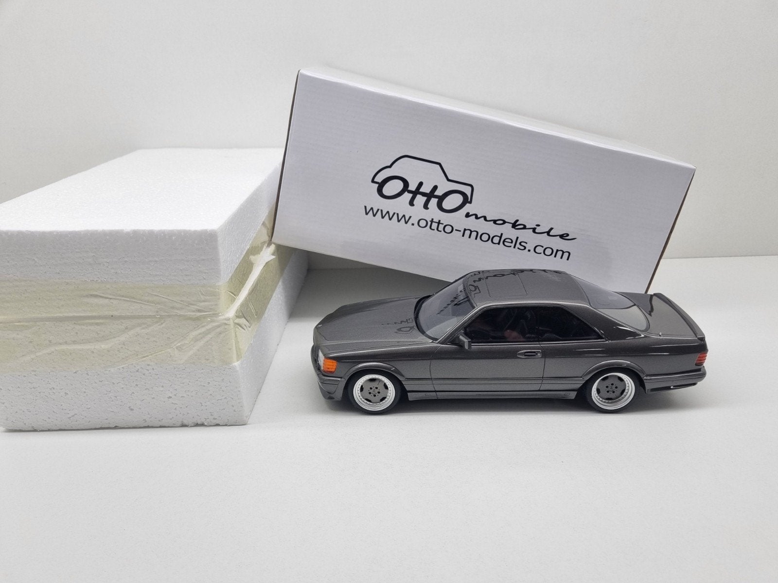 Ottomobile
Mercedes-Benz 560 SEC AMG 1/2000 1:18 Nieuwstaat, Hobby en Vrije tijd, Ophalen of Verzenden, Zo goed als nieuw, Auto