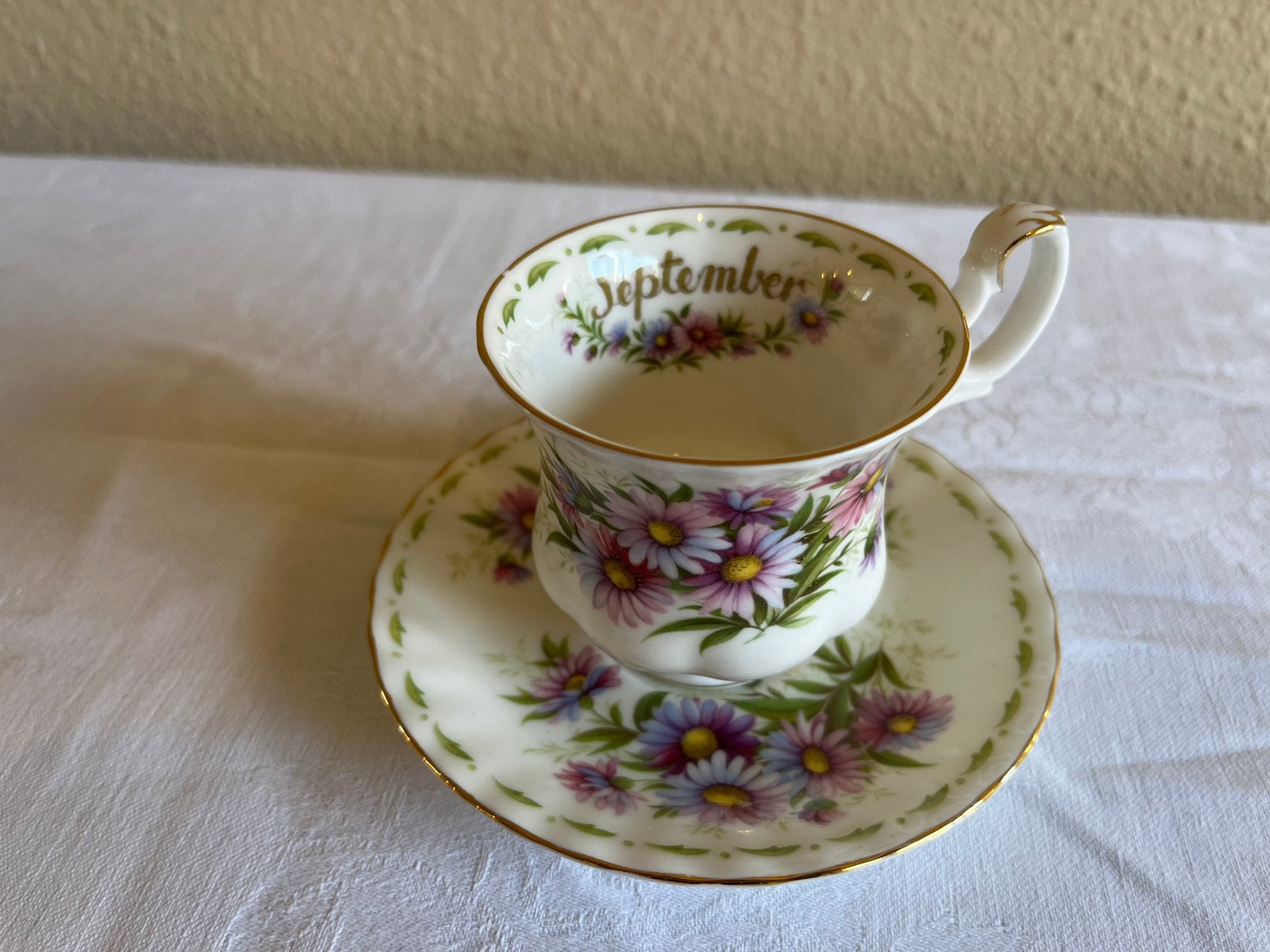 Royal Albert Flower of the month September kop en schotel, Ophalen