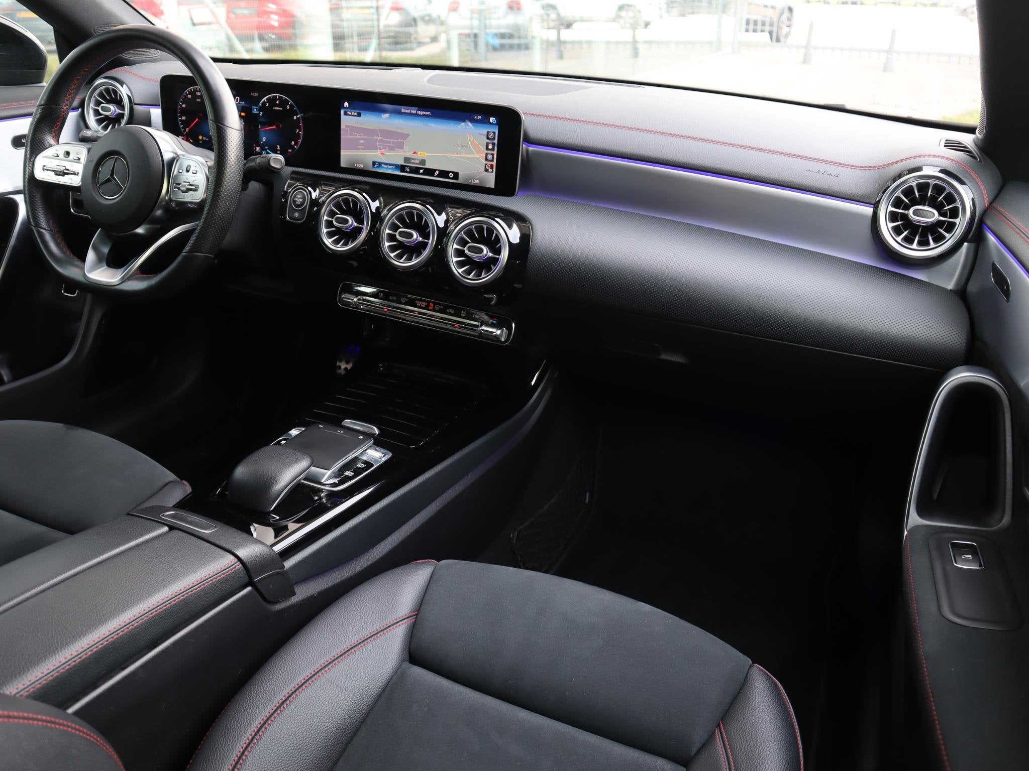 Mercedes-Benz CLA-klasse 180 Business Solution AMG l Keyless, Auto's, Gebruikt, 4 cilinders, Origineel Nederlands, Bedrijf