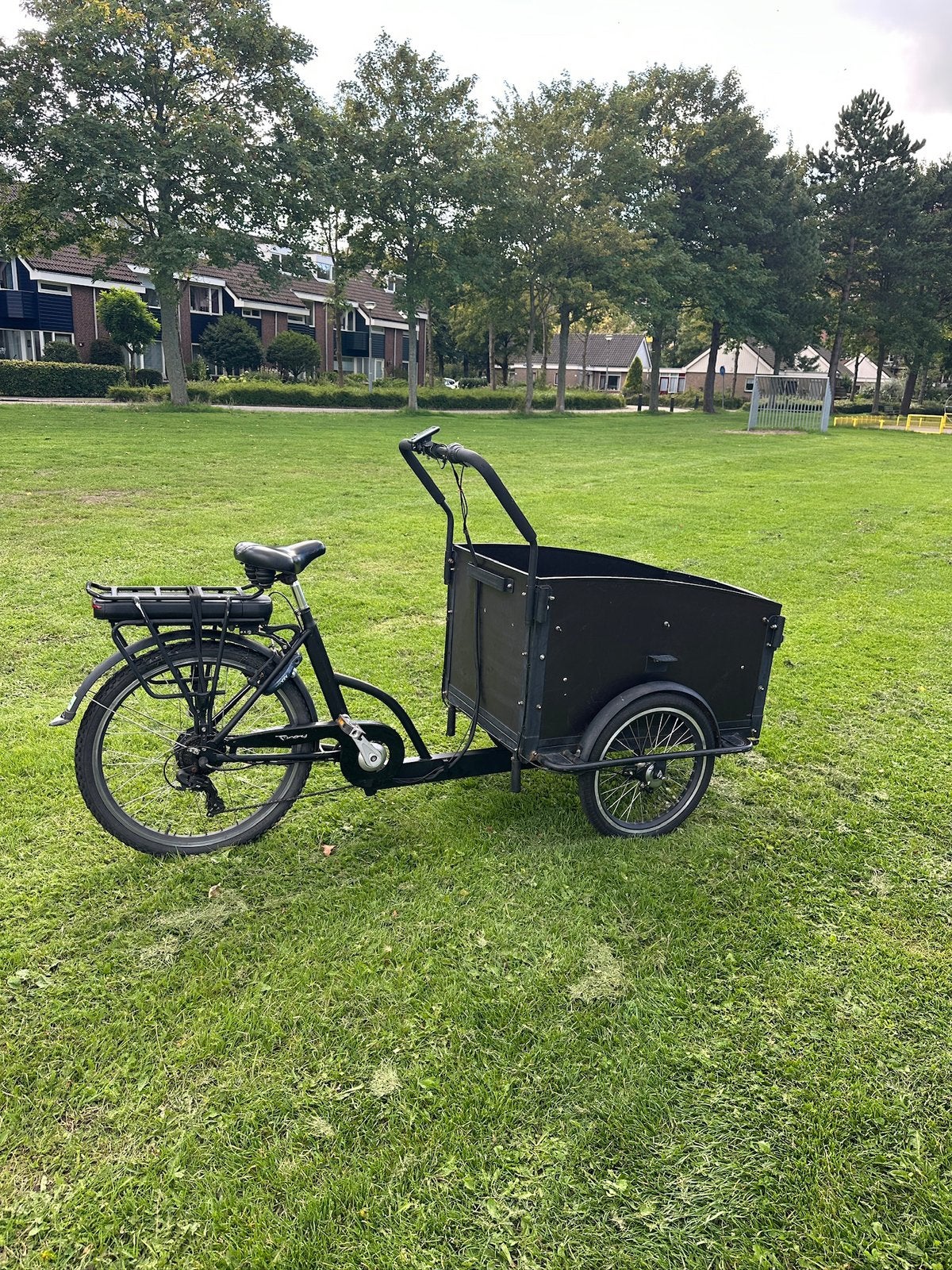 Bakfiets Troy, Ophalen, Zo goed als nieuw, 4 kinderen of meer