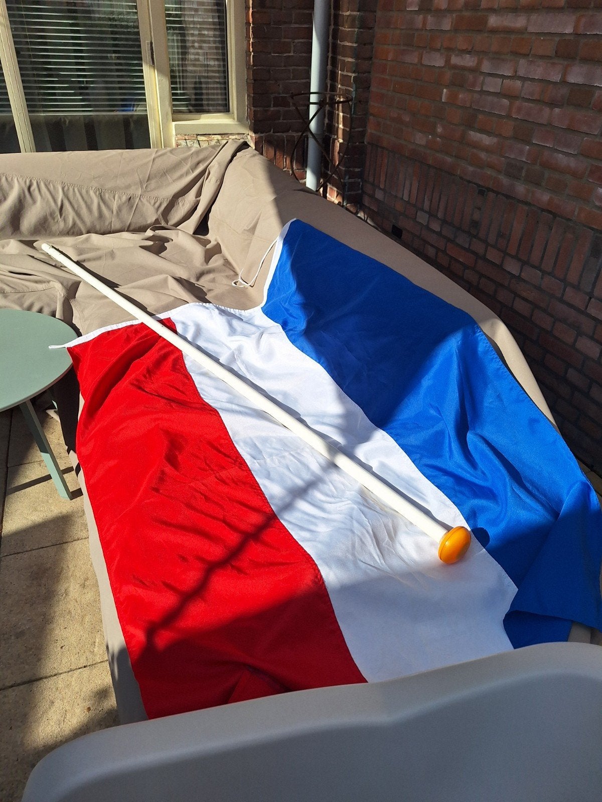 Nederlandse vlag met stok, Ophalen