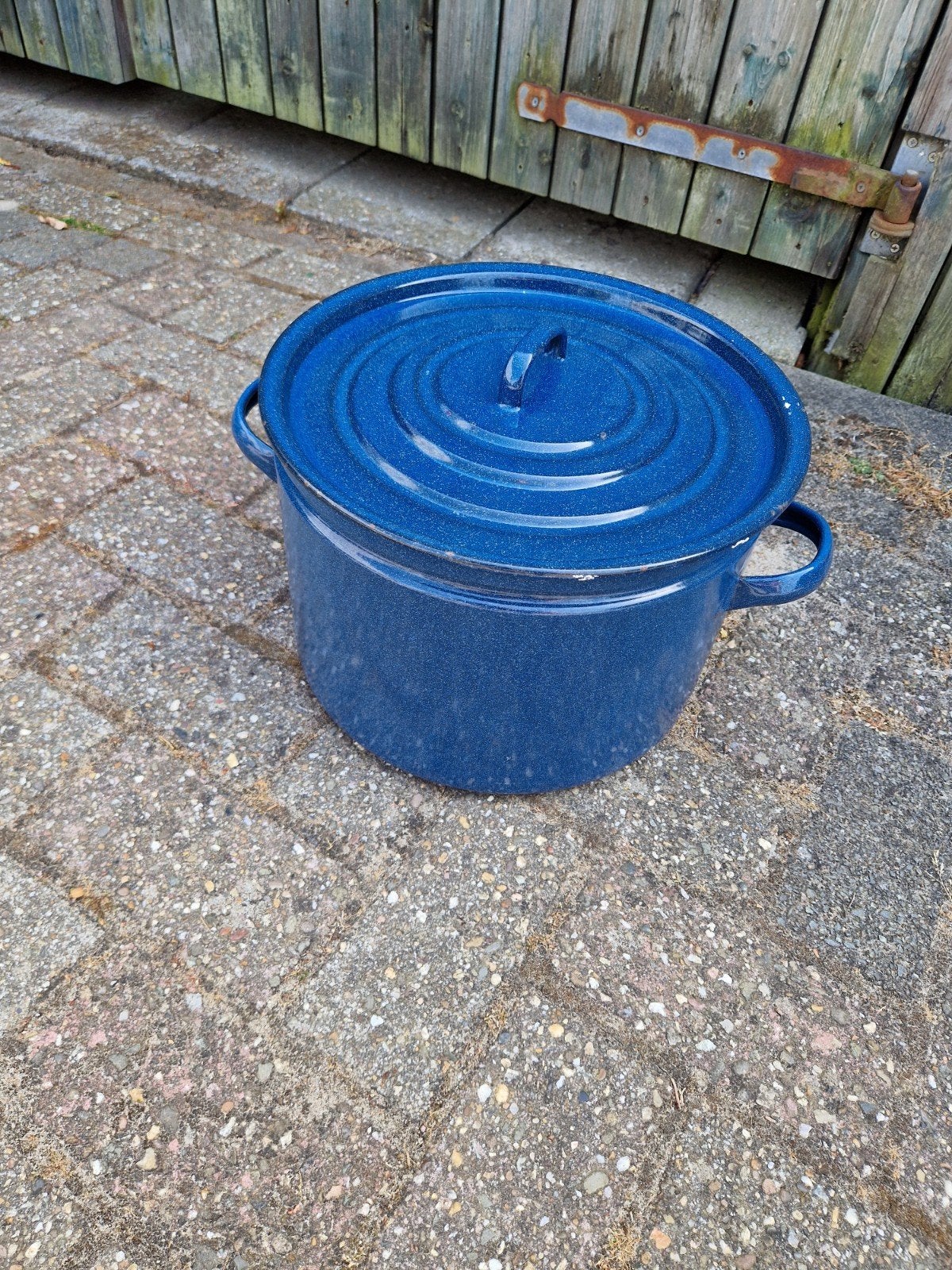 Grote blauwe emaille pan met deksel, Ophalen