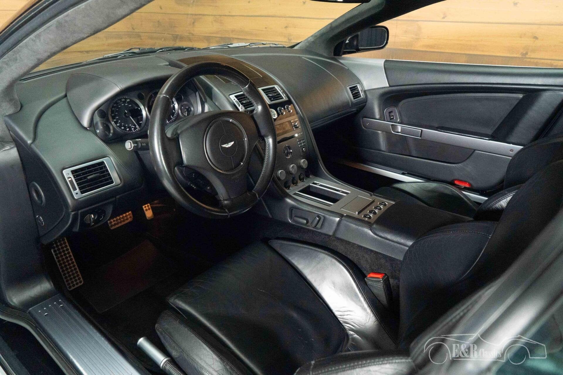 Aston Martin DB9 Coupe | 2005, Auto's, Achterwielaandrijving, Zwart, Zwart, Leder