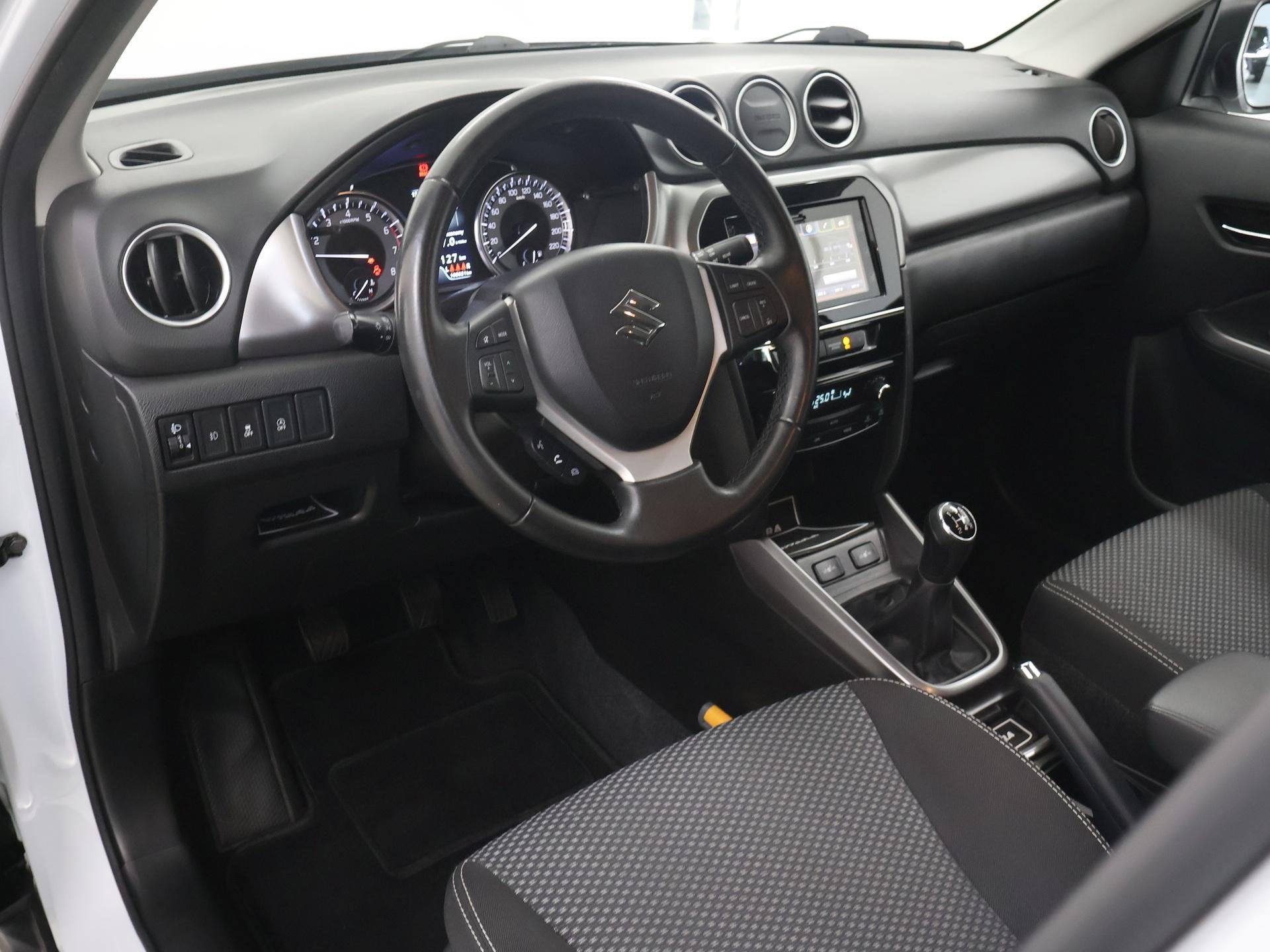 Foto 7 van Suzuki Vitara 1.0 Boosterjet Comfort | Navigatie | Parkeerca