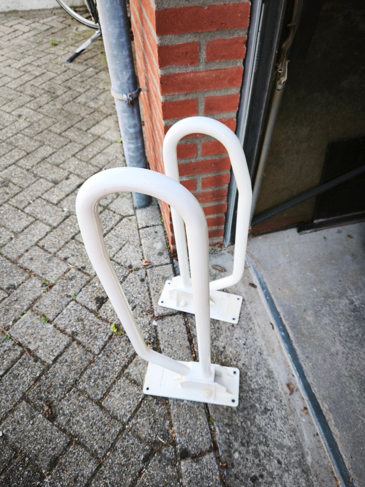 2 muursteunen, Ophalen of Verzenden, Gebruikt