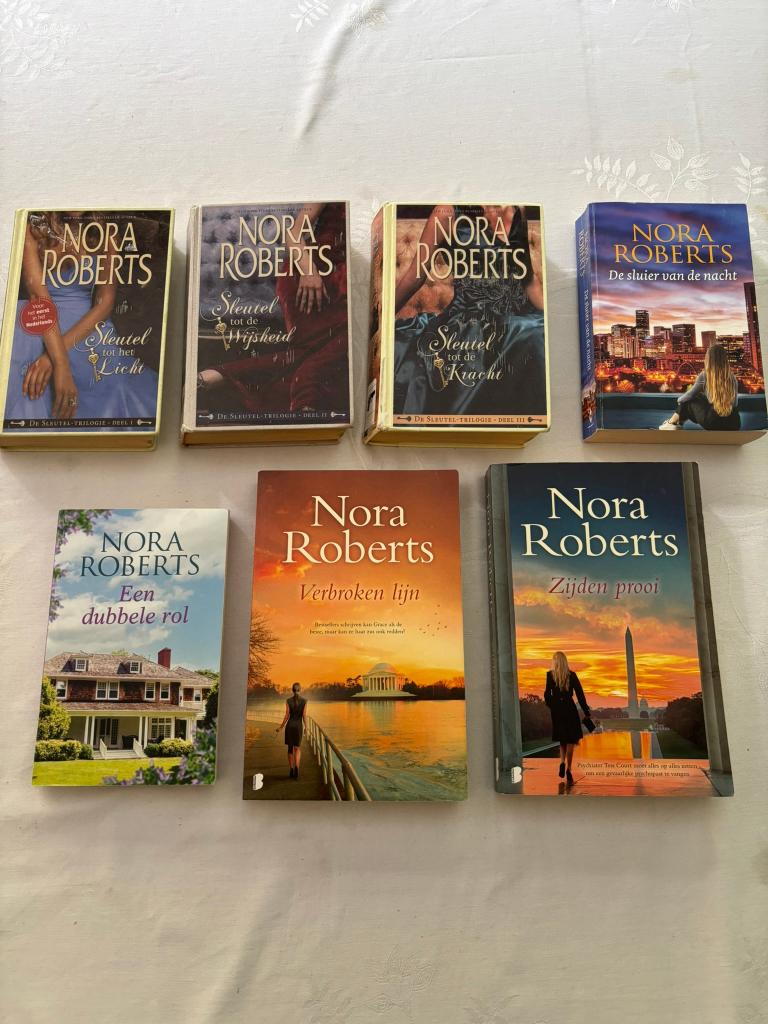 Nora roberts boeken set 7 stuks met 8 verhalen!, Boeken, Ophalen of Verzenden, Zo goed als nieuw, Nora Roberts, Amerika