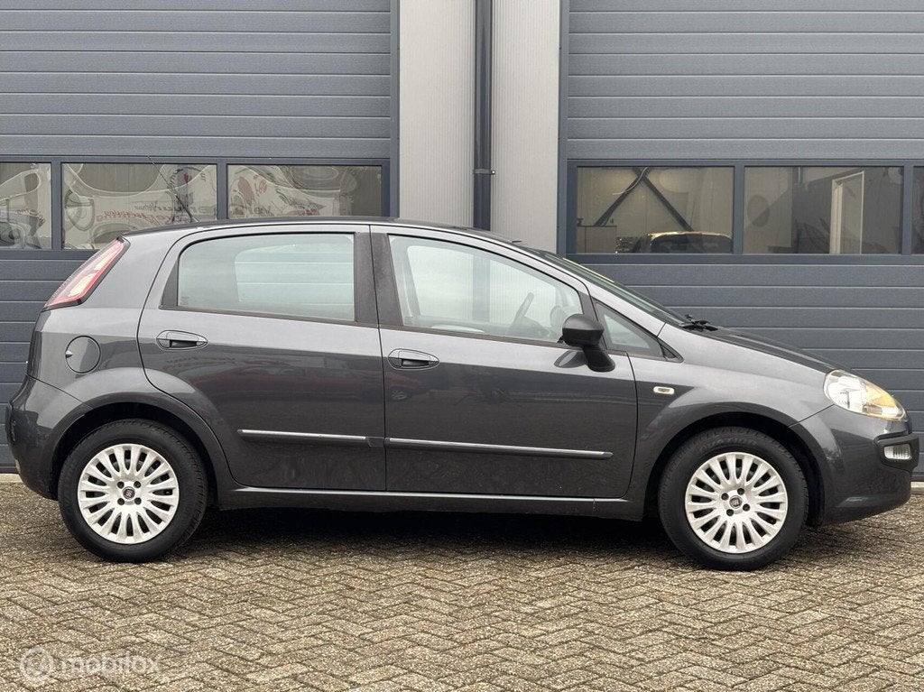 Fiat Punto Evo 1.4 Dynamic Automaat Uitvoering, Voorwielaandrijving, Euro 5, 40 €/maand, 4 cilinders