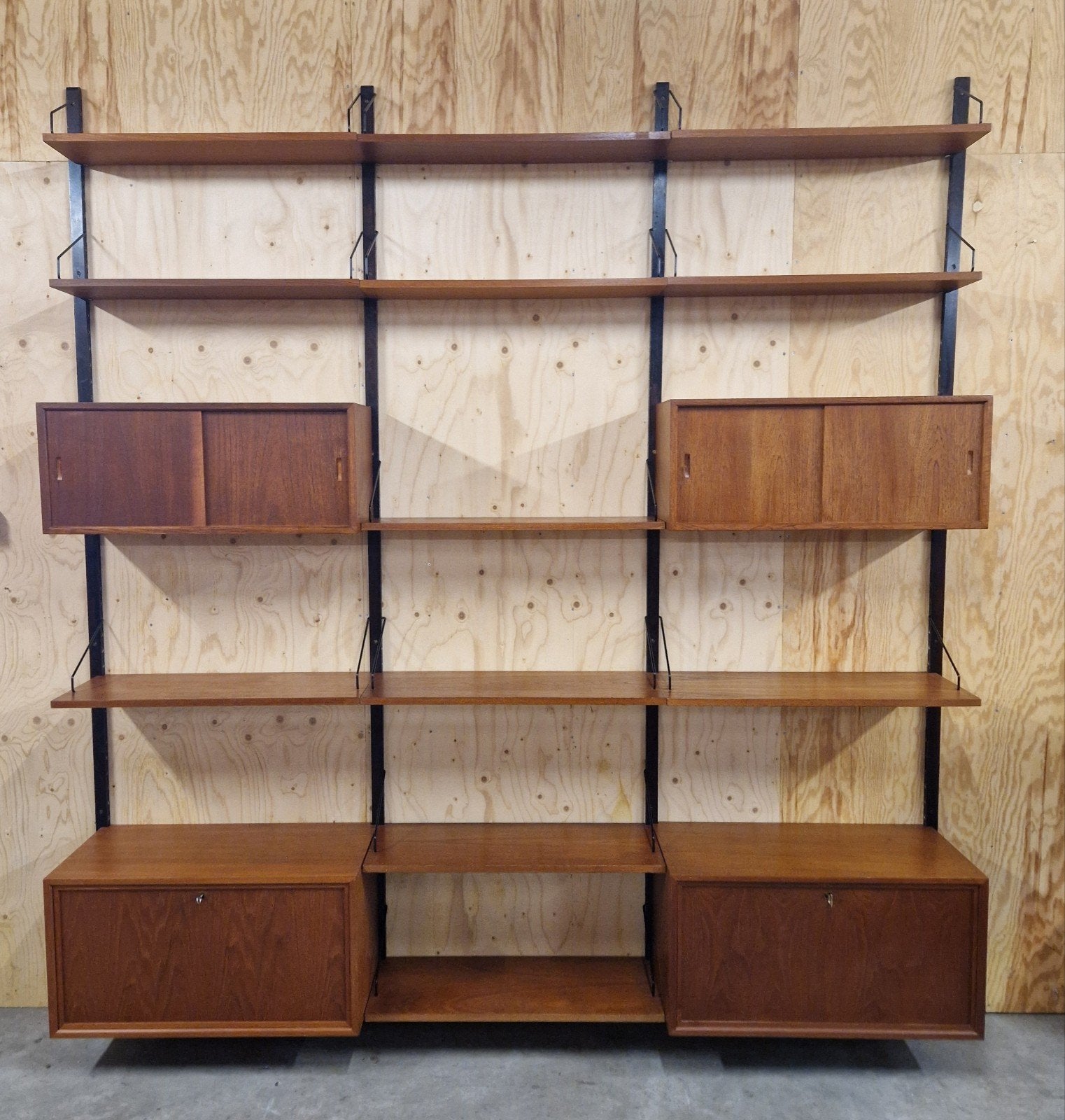 XXL Modulair Wandsysteem Royal System - Poul Cadovius, Kolibrivintagehal@gmail.com, Gebruikt, Aaldertgeertsstraat 43 Olst, Kolibri vintage