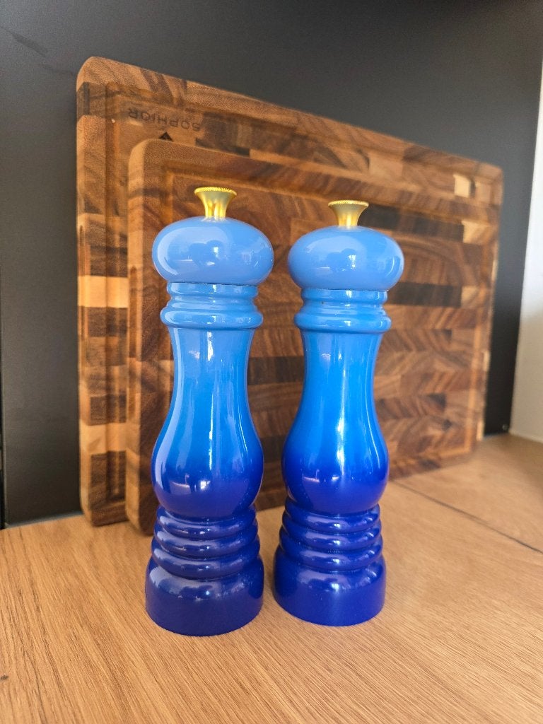 Le Creuset Peper- en Zoutmolen Set Medium - Azure Blauw, Le Creuset, Kunststof, Ophalen of Verzenden, Zo goed als nieuw
