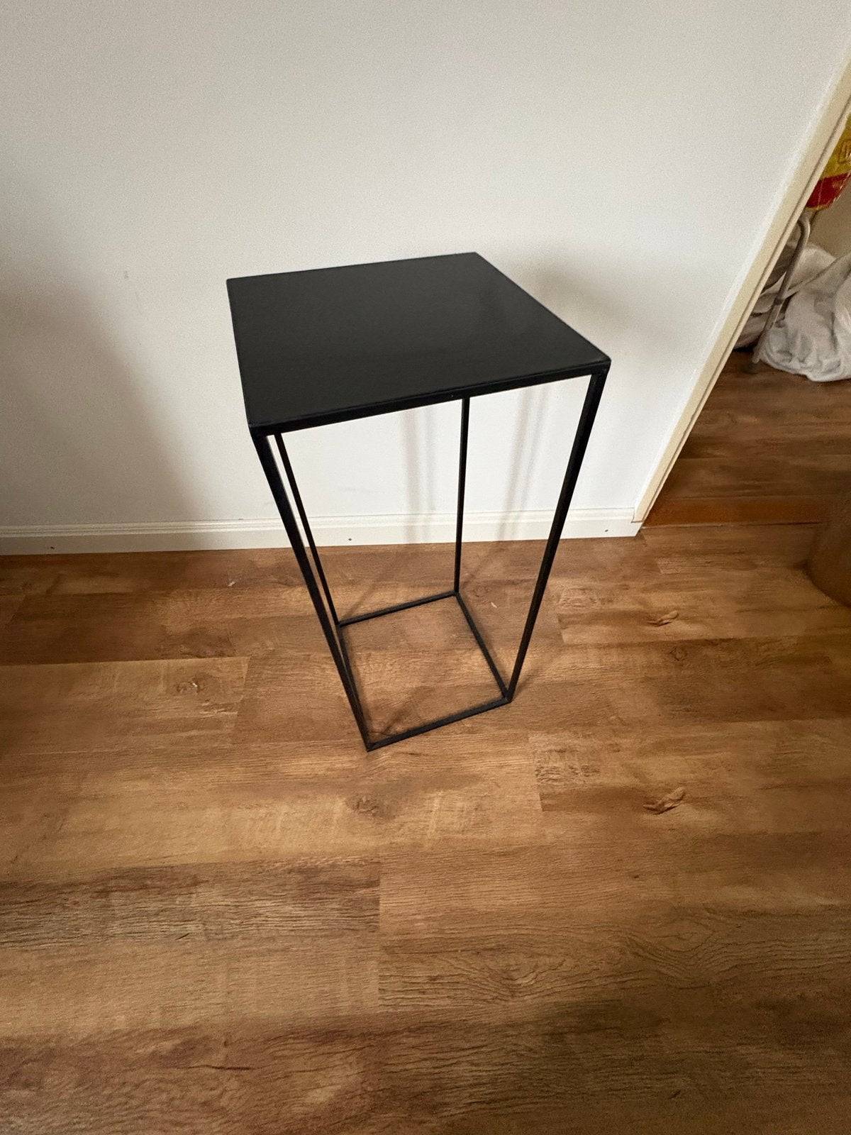 Zwarte metalen bijzettafel/plantenstandaard, Ophalen, Minder dan 55 cm, Gebruikt, Metaal of Aluminium