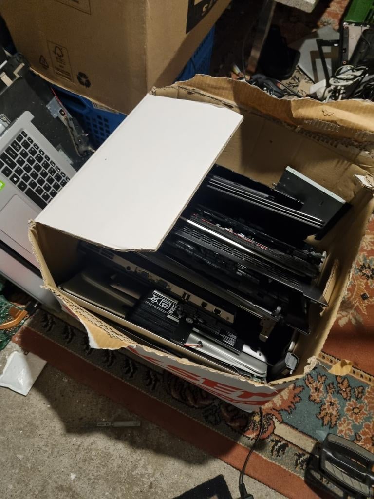 Heel veel laptop onderdelen o.a behuizingen, Ophalen of Verzenden, Onbekend