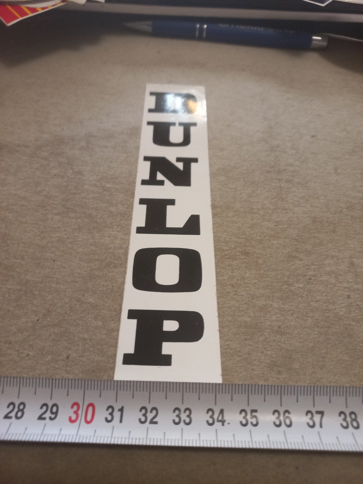 Dunlop sticker - Zwart op wit - 10 cm lang, Ophalen of Verzenden