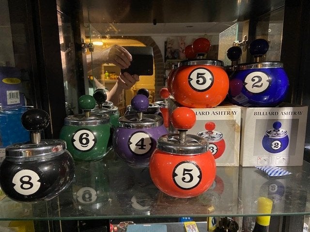 Vintage draai asbak en aansteker van poolbiljard '60, Verzamelen, Rookartikelen, Aanstekers en Luciferdoosjes, Ophalen of Verzenden