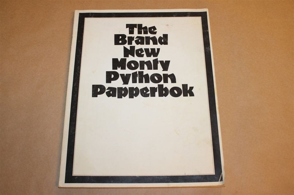 The Brand New Monty Python Papperbok, Ophalen of Verzenden, Zo goed als nieuw, Verhalen