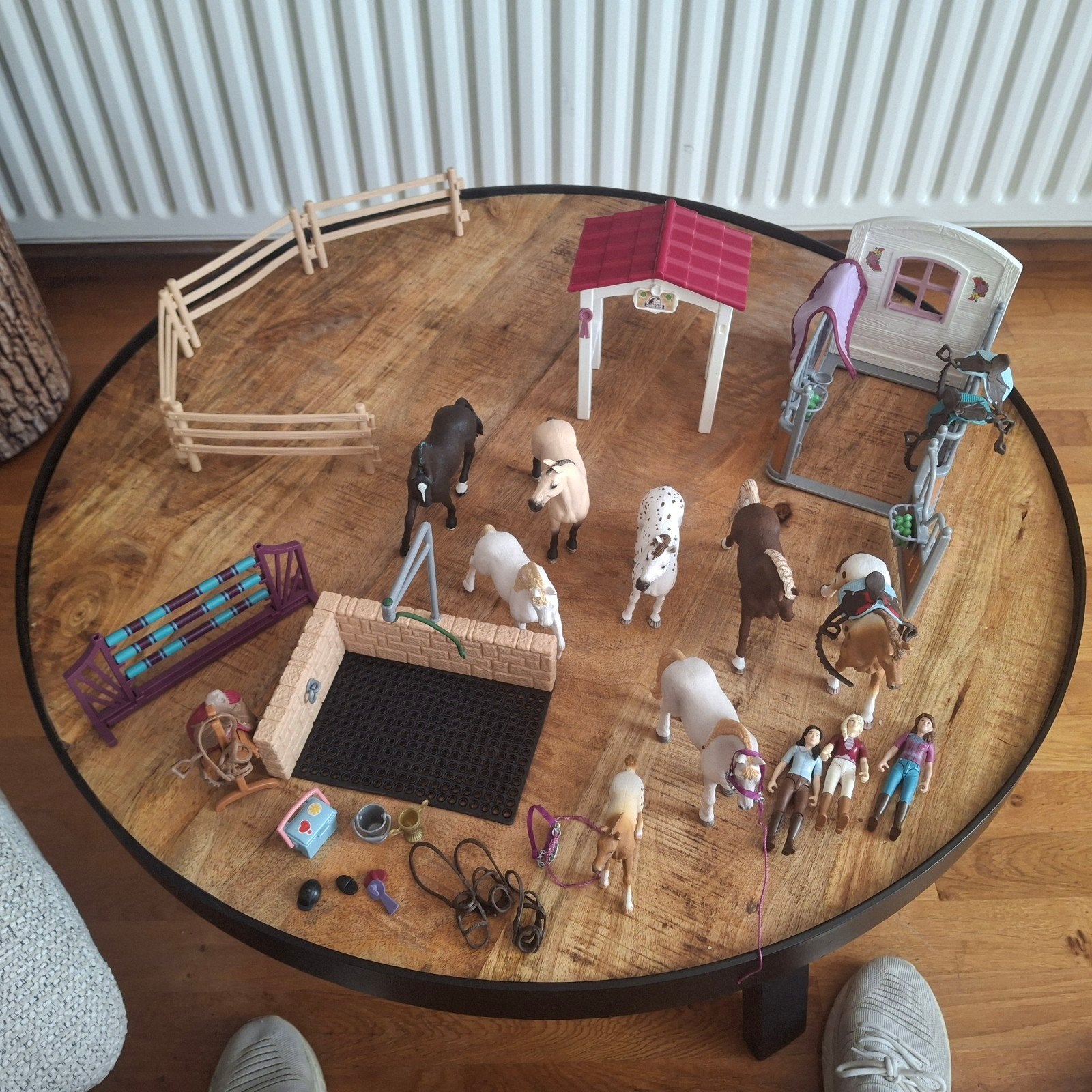 Schleich paardenset met stal, hekken en accessoires, Ophalen of Verzenden, Gebruikt