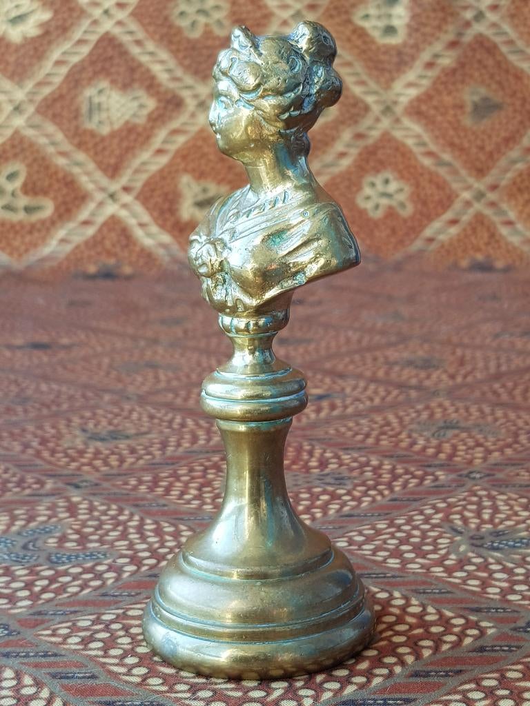 Antieke buste uit Frankrijk van een vrouw 11 cm. uit 1870., Antiek en Kunst, Antiek | Koper en Brons, Ophalen of Verzenden, Koper