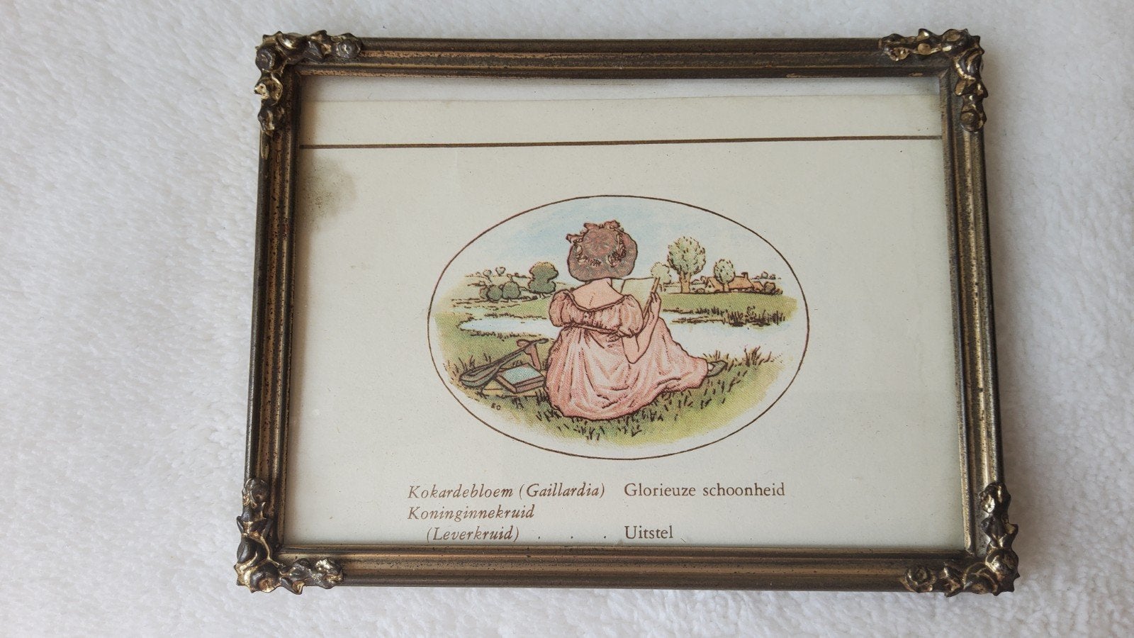 Antiek klein goud kleurig fotolijstje met bewerkte hoeken., Ophalen of Verzenden