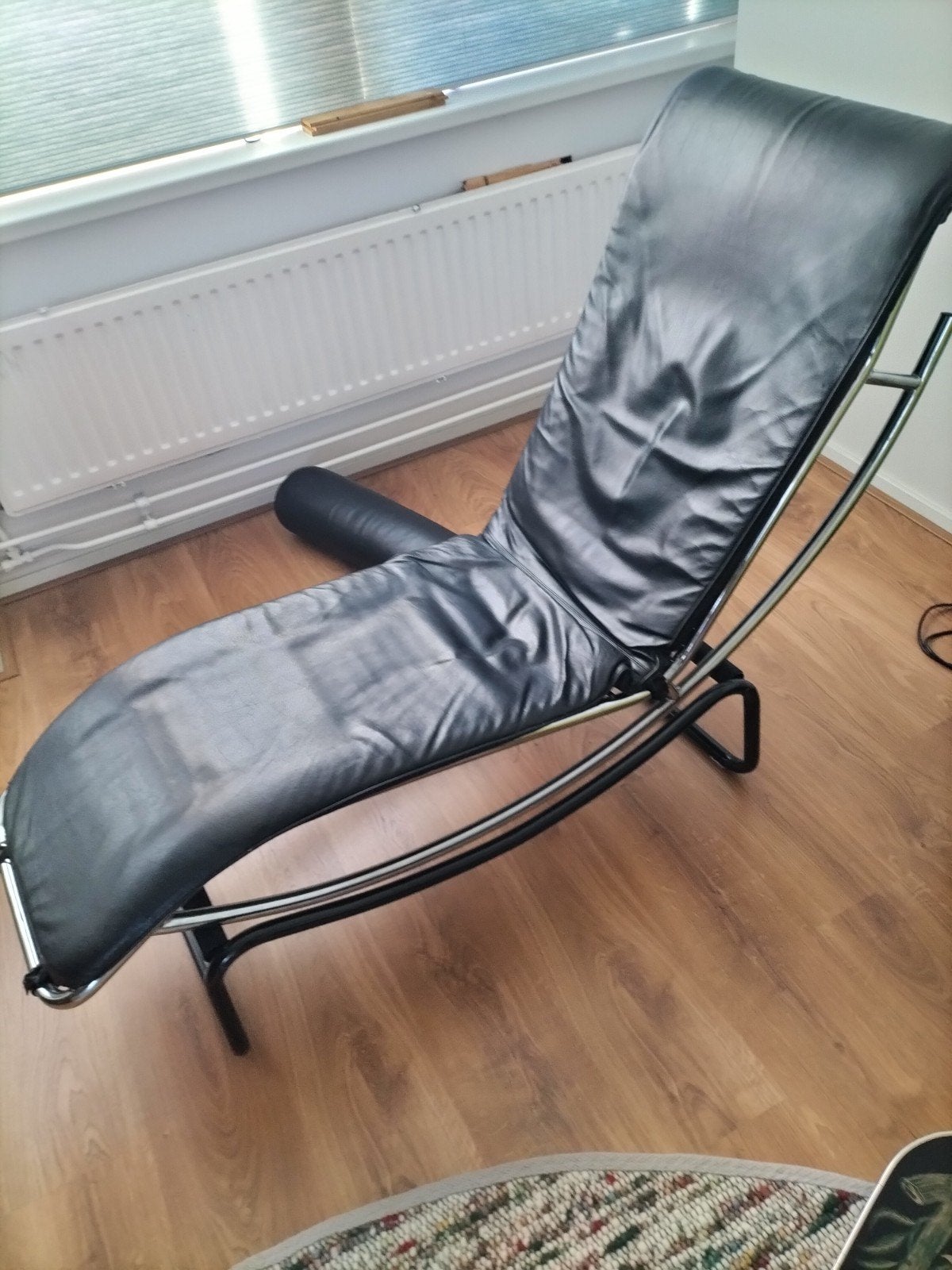 Zwarte leren chaise longue met metalen frame, Gebruikt, Zwart, Ophalen of Verzenden, Eén