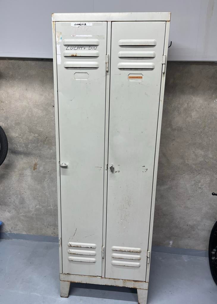 Oude antieke lockerkast - Industriële vintage opberger, Huis en Inrichting, Kasten | Lockerkasten, Ophalen, Zo goed als nieuw