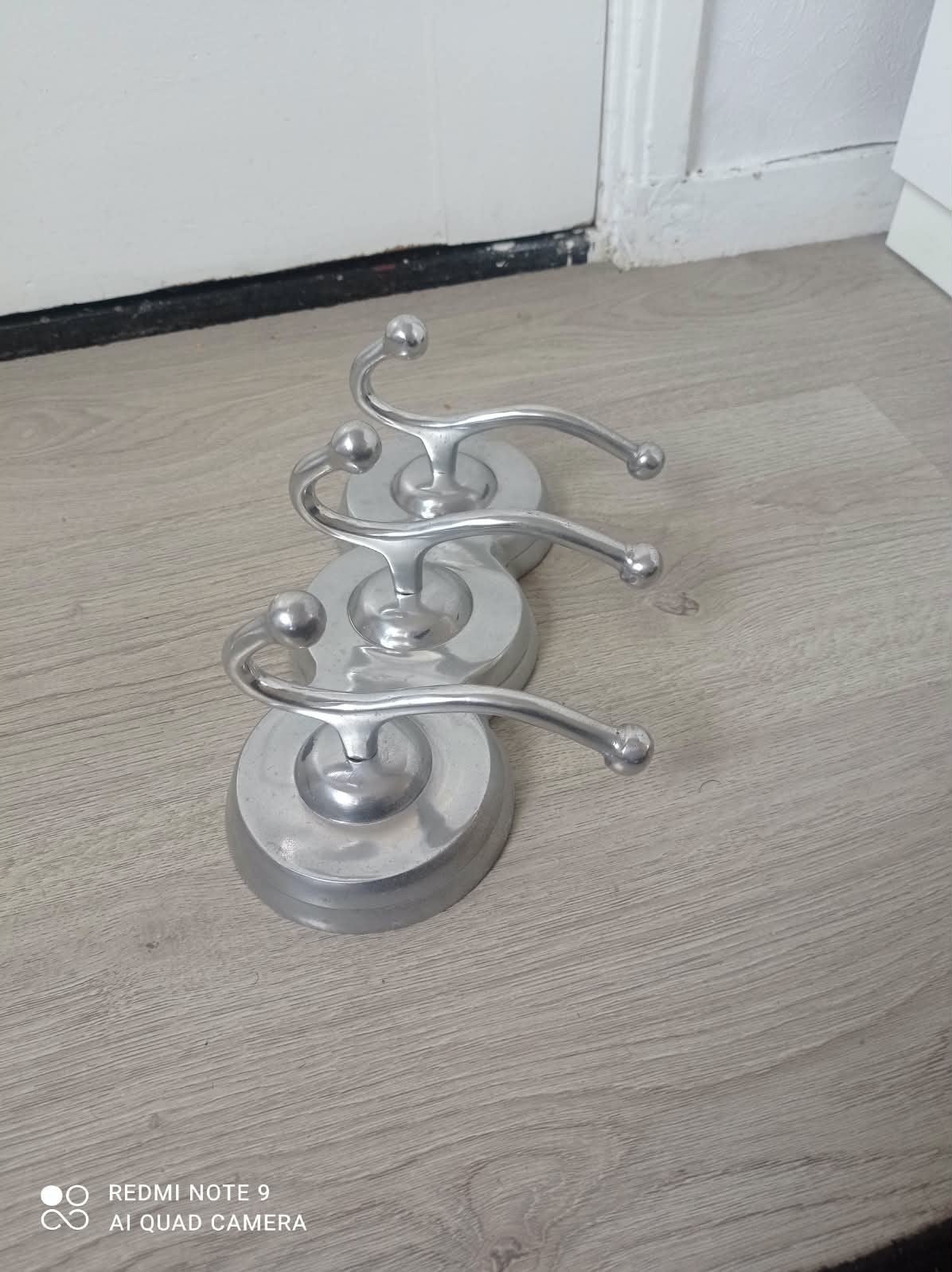 Nette aluminium wandkapstok met 3 stevige haken, Ophalen of Verzenden, Gebruikt, Metaal, Wandkapstok