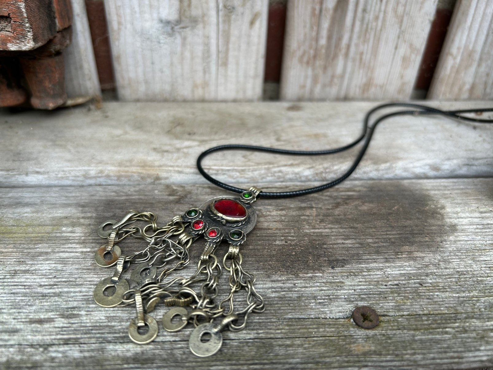 Prachtige leren ketting met Afghaanse Kuchi hanger., Ophalen of Verzenden, Overige materialen, Ketting