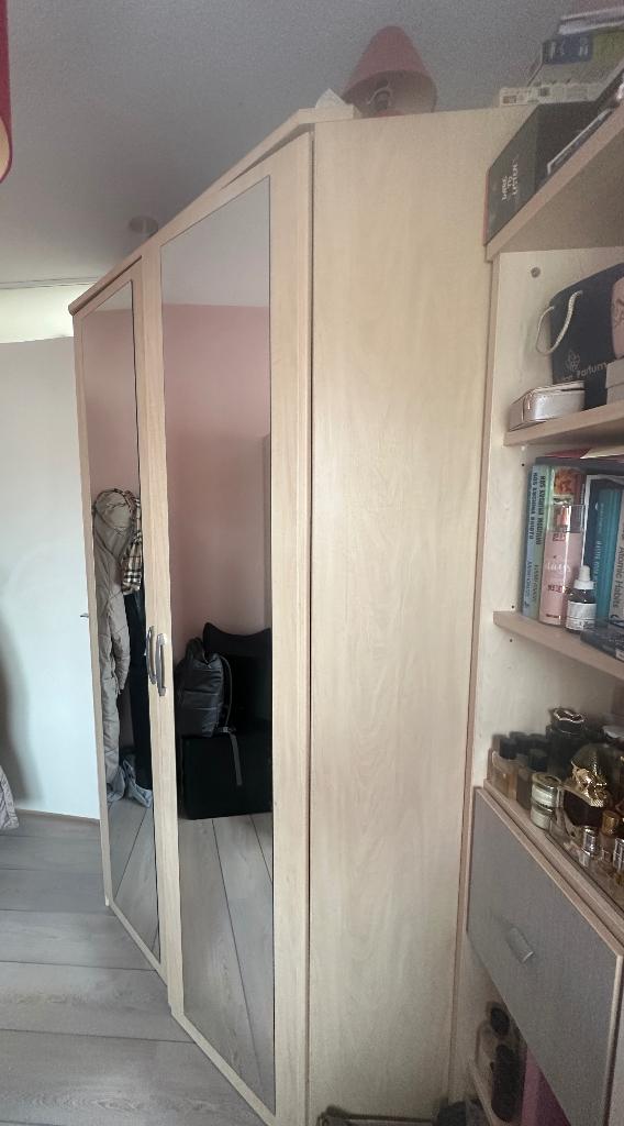 Grote (inloop) kledingkast met planken en hangruimte te koop, Ophalen, Met deur(en), Gebruikt, 100 tot 150 cm