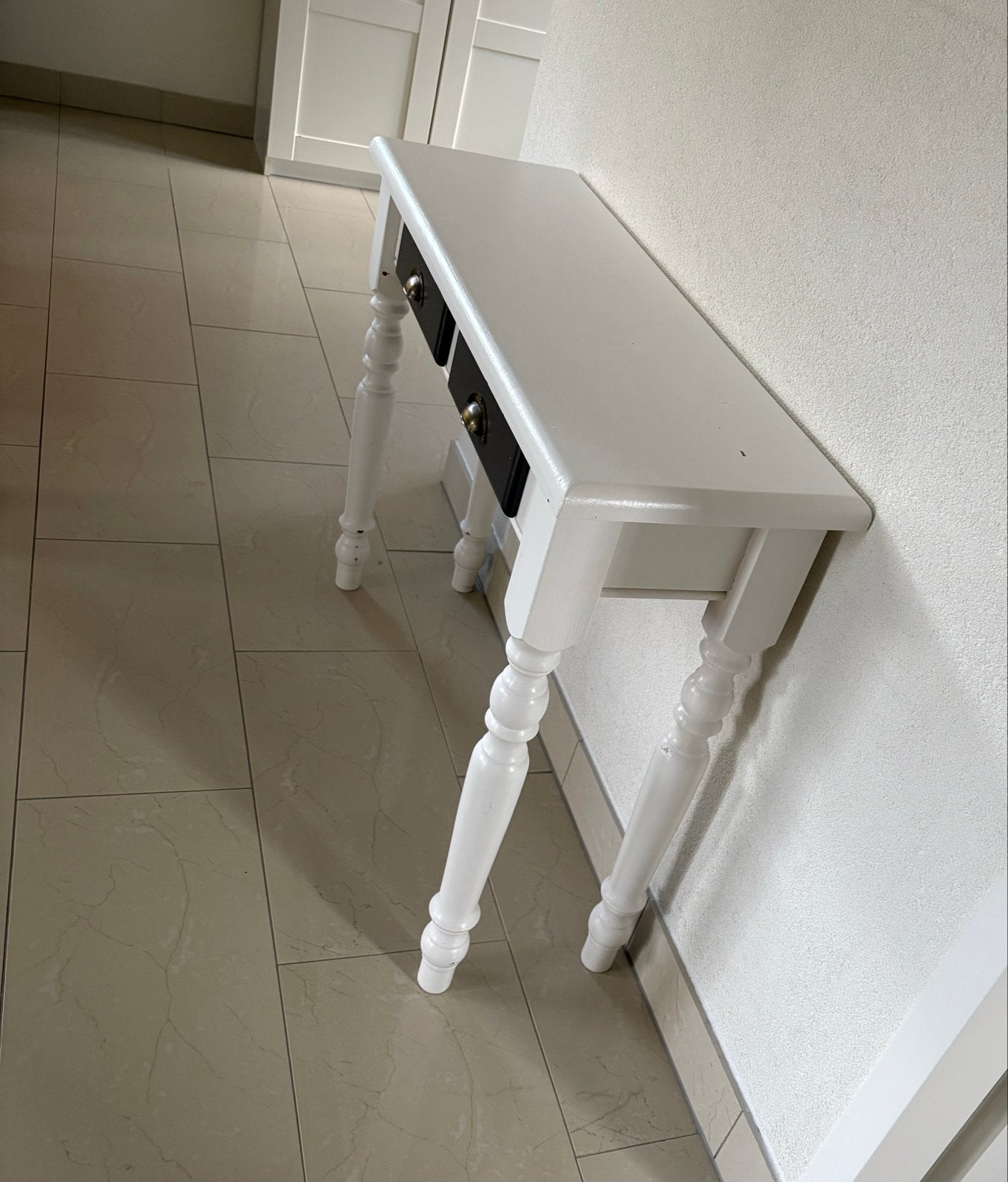 Sierlijke witte sidetable met twee lades, Ophalen, Gebruikt, 50 tot 100 cm, Overige houtsoorten