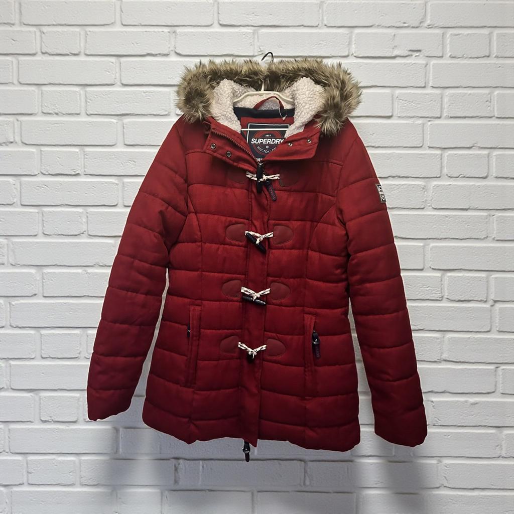 Superdry Jas Maat M Rood Faux Fur Houtje Touwtje, Kleding | Dames, Jassen | Winter, Gedragen, Maat 38/40 (M), Rood, Ophalen of Verzenden