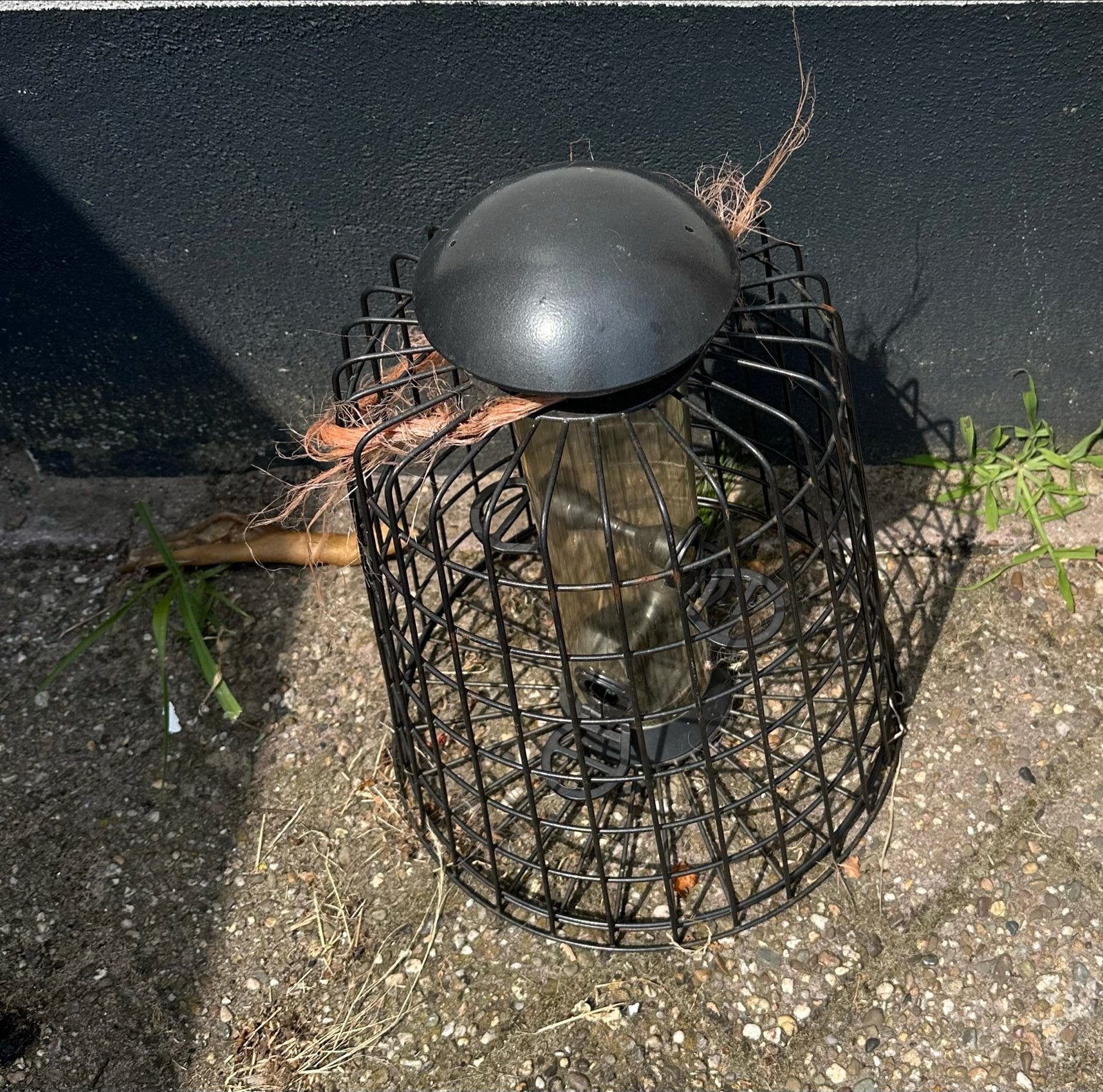 Vogelvoederhuisje met beschermkooi, Ophalen, Gebruikt