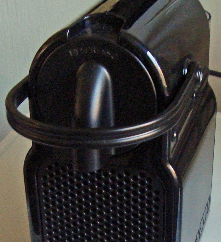 Foto 8 van Nespresso De'Longhi Inissia -Intense Black-