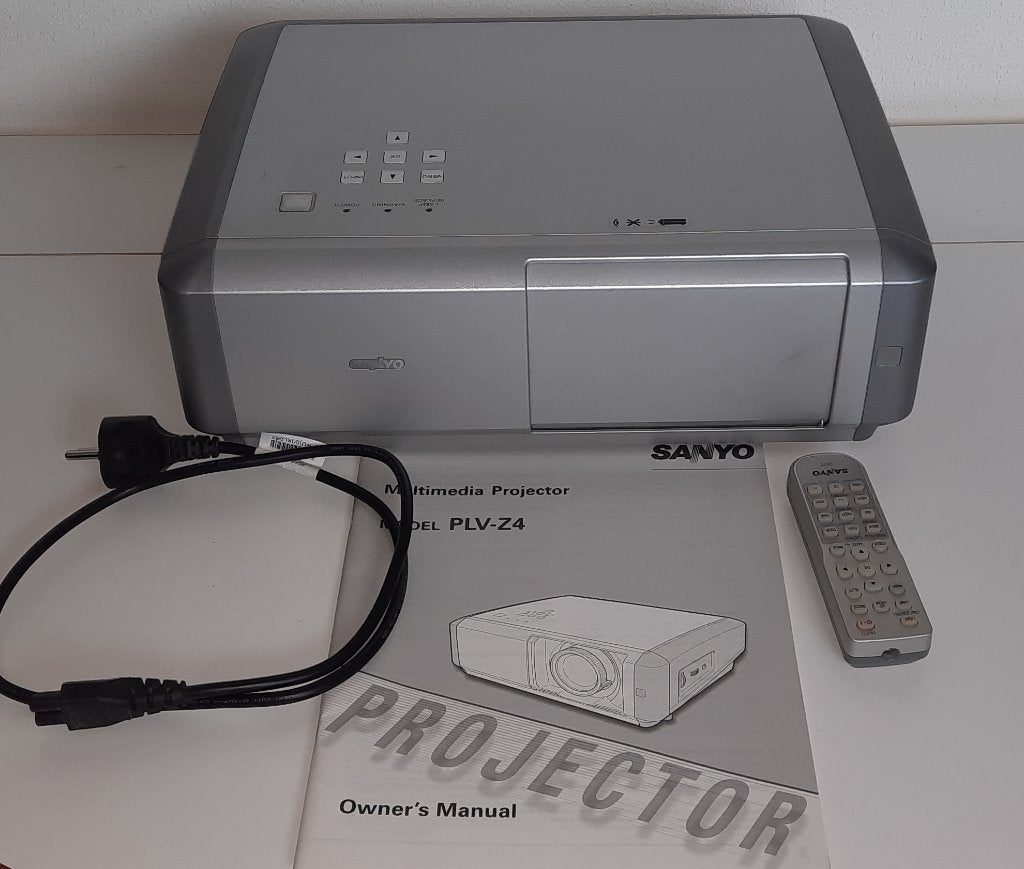Sanyo beamer PLV-Z4, HD (720), LED, Ophalen of Verzenden, Sanyo