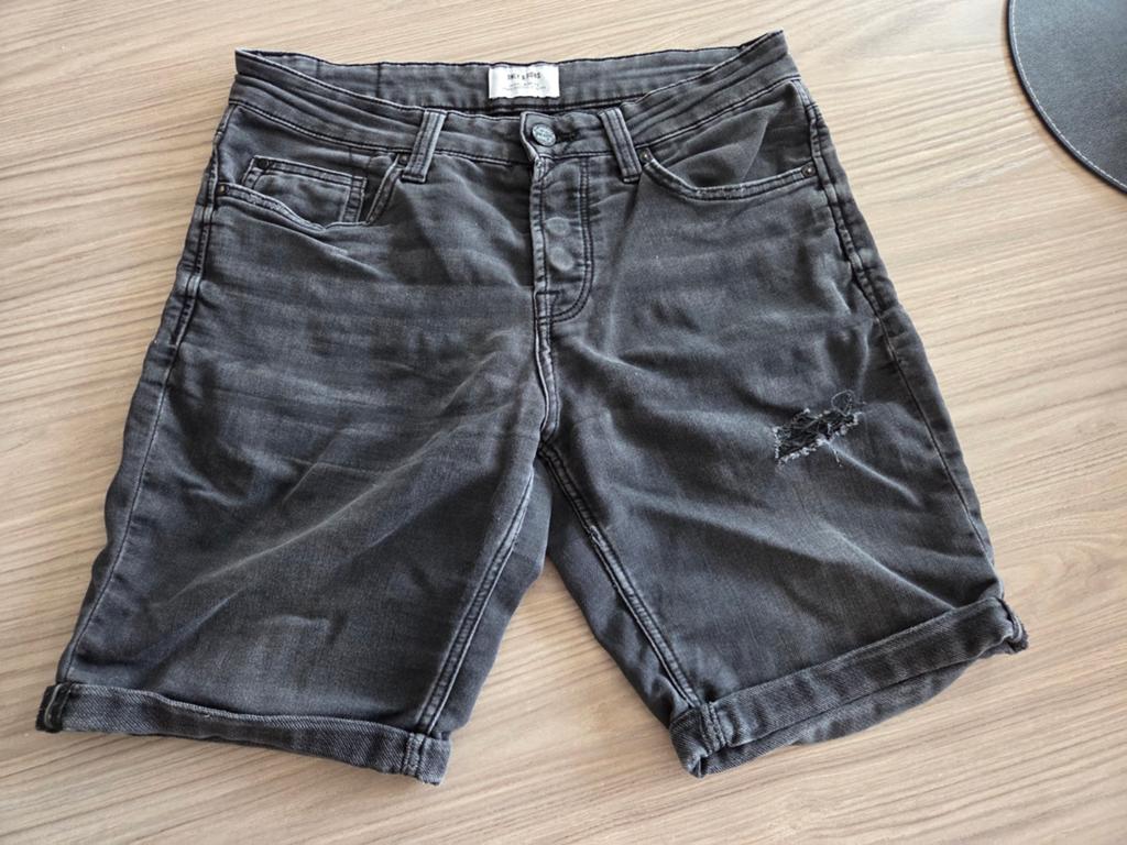 Zwarte korte broek maat w29, Kleding | Heren, Broeken en Pantalons, Zwart, Overige maten, Ophalen of Verzenden, Gedragen