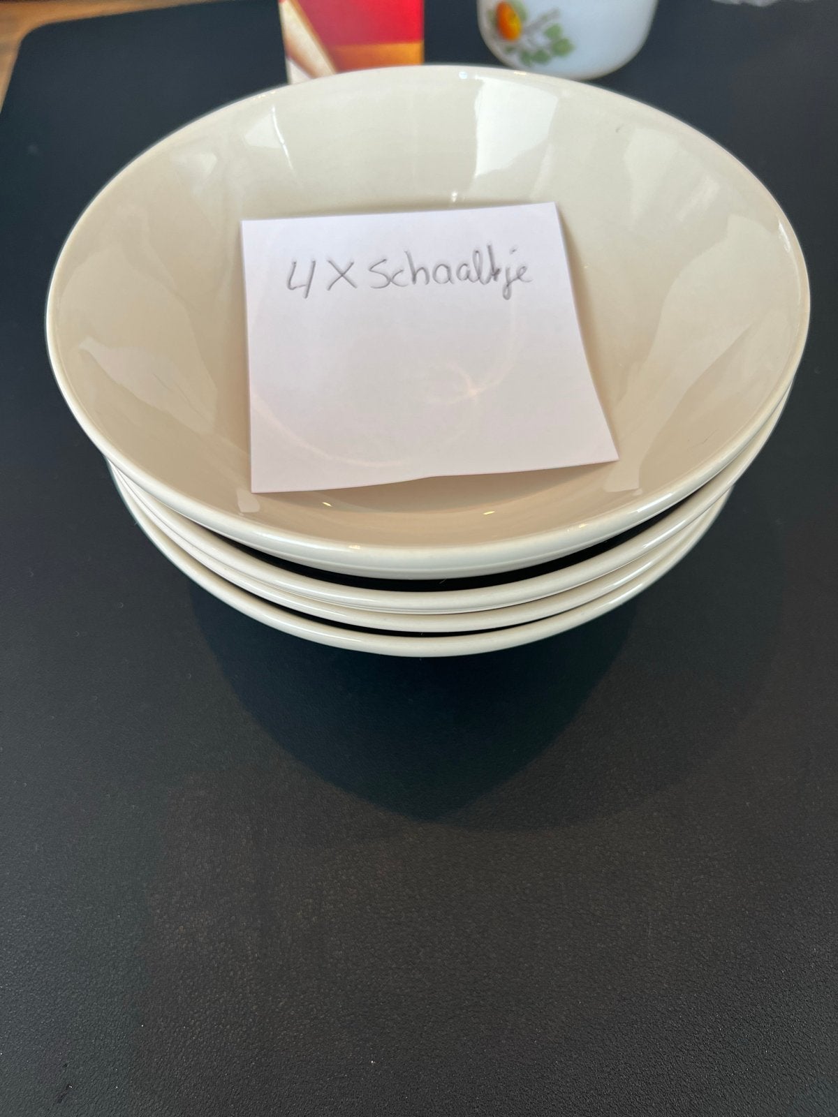 Servies: borden en schalen (roze en beige), Gebruikt, Keramiek, Ophalen of Verzenden, Bord(en)