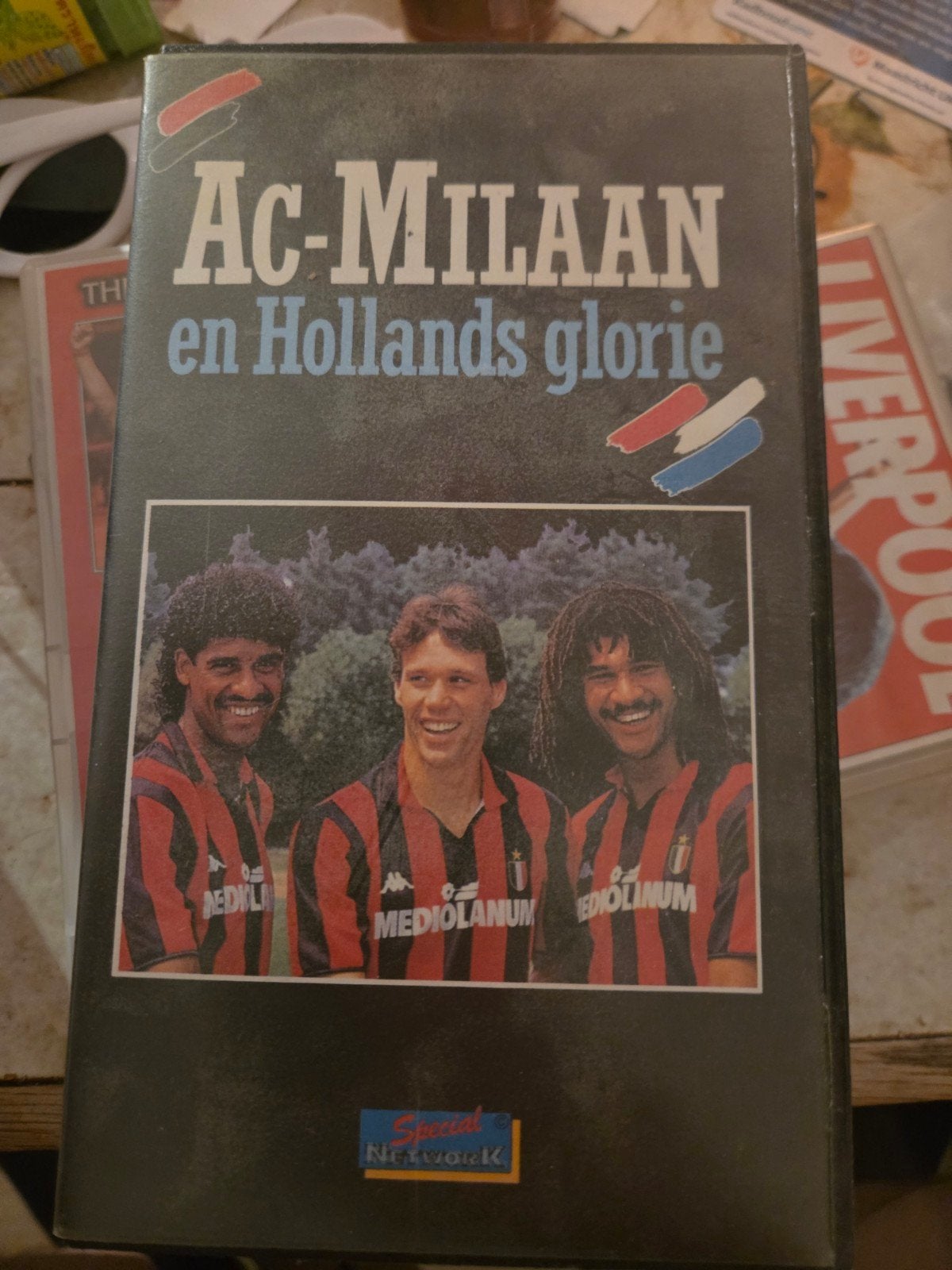 AC Milan en Hollands Glorie VHS - Gullit, Rijkaard,  Baste, Cd's en Dvd's, VHS | Film, Gebruikt, Alle leeftijden, Overige genres