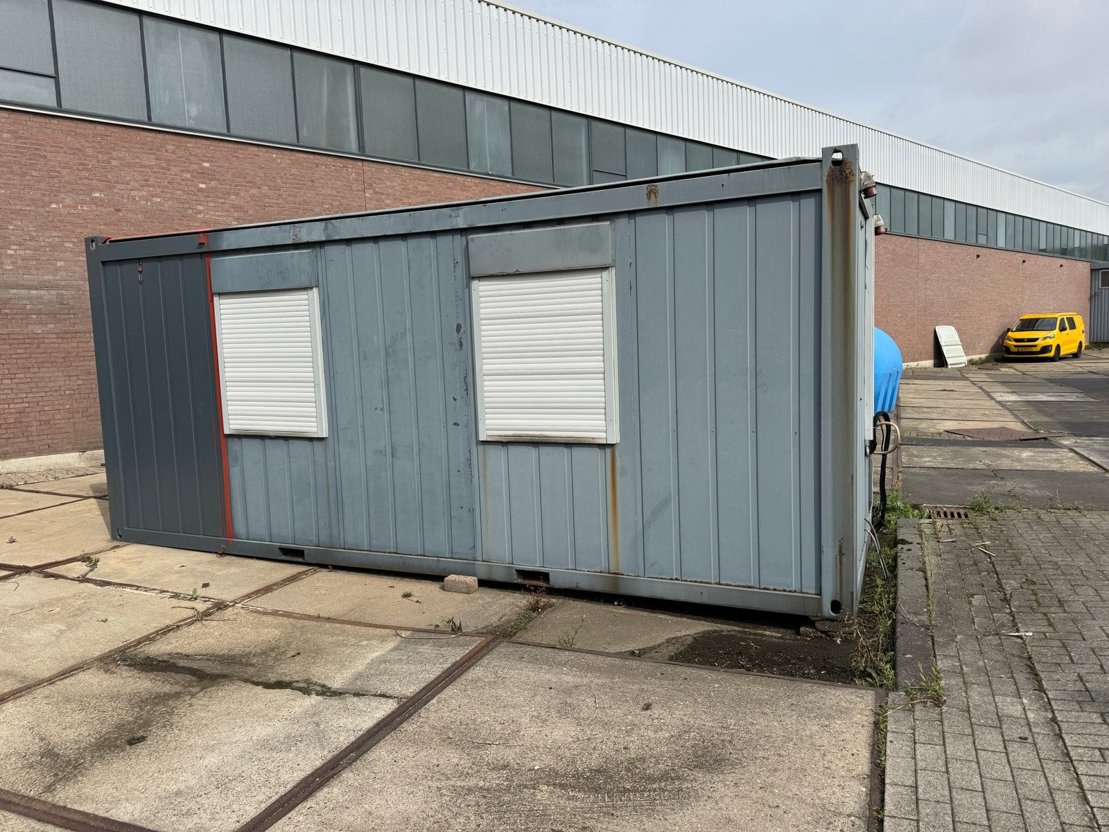 Robuuste kantoorunit / bouwkeet met rolluiken, Ophalen