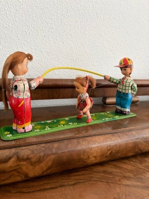 TPS Japan Girl skipping rope touwtje springen windup '50-'60, Antiek en Kunst, Ophalen of Verzenden